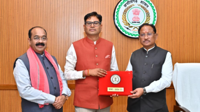 रायपुर : मुख्यमंत्री श्री विष्णु देव साय से आज विधानसभा परिसर स्थित उनके कक्ष में वित्त मंत्री श्री ओपी चौधरी ने वित्तीय वर्ष 2026-27 का बजट प्रस्तुत करने से पूर्व मुलाकात की…