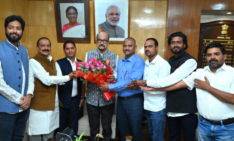 रायपुर : राज्यपाल श्री डेका से अखिल भारतीय कुर्मी क्षत्रिय महासभा के प्रदेश अध्यक्ष ने भेंट की…