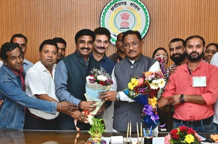 रायपुर : मुख्यमंत्री से छत्तीसगढ़ कर्मचारी अधिकारी फेडरेशन के प्रतिनिधिमंडल ने की मुलाकात… रायपुर : मुख्यमंत्री से छत्तीसगढ़ कर्मचारी अधिकारी फेडरेशन के प्रतिनिधिमंडल ने की मुलाकात…