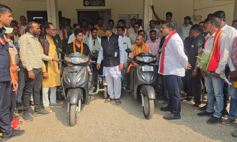 रायपुर : उपमुख्यमंत्री श्री विजय शर्मा की तत्परता से दो दिव्यांगों को मिली स्कूटी, चेहरे पर लौटी मुस्कान… रायपुर : उपमुख्यमंत्री श्री विजय शर्मा की तत्परता से दो दिव्यांगों को मिली स्कूटी, चेहरे पर लौटी मुस्कान…