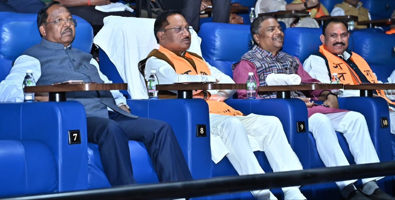 रायपुर : मुख्यमंत्री श्री विष्णु देव साय ने संघ की 100 वर्षों की गौरवगाथा पर आधारित फिल्म ‘शतक’ को छत्तीसगढ़ में टैक्स-फ्री करने की घोषणा की… रायपुर : मुख्यमंत्री श्री विष्णु देव साय ने संघ की 100 वर्षों की गौरवगाथा पर आधारित फिल्म ‘शतक’ को छत्तीसगढ़ में टैक्स-फ्री करने की घोषणा की…