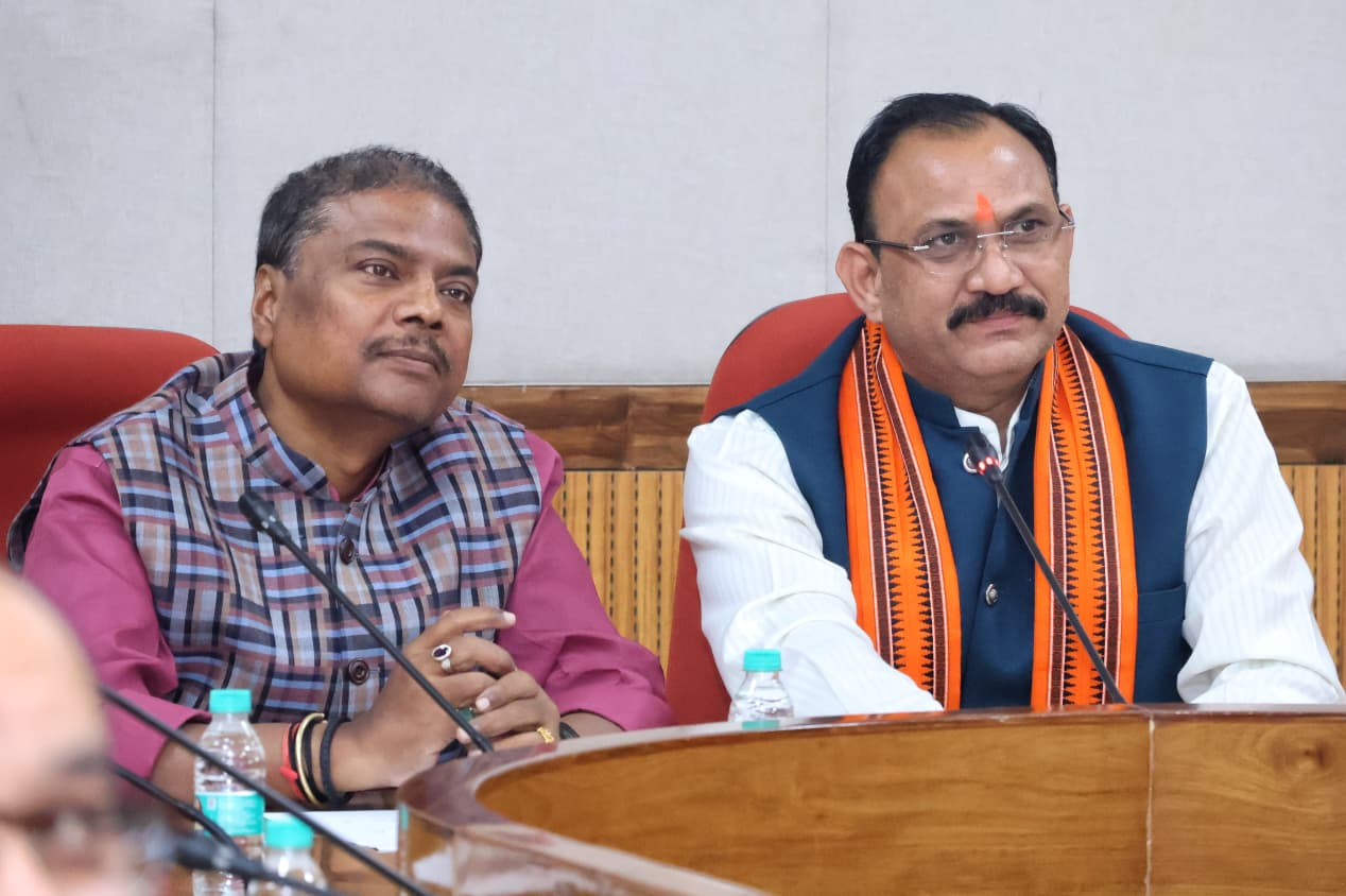 रायपुर : पीएम राहत योजना के तहत सड़क दुर्घटना पीड़ितों को कैशलेस उपचार की सुविधा… रायपुर : पीएम राहत योजना के तहत सड़क दुर्घटना पीड़ितों को कैशलेस उपचार की सुविधा…