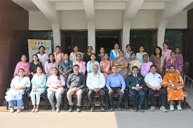 अधिकारियों की जीवनसंगिनियों ने संयंत्र की कार्यप्रणाली का अवलोकन किया…