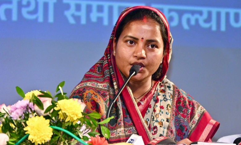 रायपुर : मंत्री श्रीमती लक्ष्मी राजवाड़े के प्रयासों से ग्रामीण संपर्क को नई रफ्तार : 5.10 किलोमीटर सड़क निर्माण को प्रशासनिक स्वीकृति… रायपुर : मंत्री श्रीमती लक्ष्मी राजवाड़े के प्रयासों से ग्रामीण संपर्क को नई रफ्तार : 5.10 किलोमीटर सड़क निर्माण को प्रशासनिक स्वीकृति…