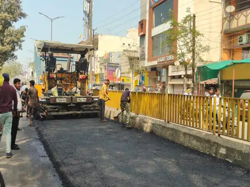 बिलासपुर में रिंग रोड परियोजना को मंजूरी मिल गई है। आउटर रिंग रोड के तहत 32 किलोमीटर लंबी सड़क का निर्माण किया जाएगा। साथ ही पेंड्रीडीह से नेहरू चौक और नेहरू चौक से उसलापुर पुल तक के मार्ग को भी स्वीकृति दे दी गई है… बिलासपुर में रिंग रोड परियोजना को मंजूरी मिल गई है। आउटर रिंग रोड के तहत 32 किलोमीटर लंबी सड़क का निर्माण किया जाएगा। साथ ही पेंड्रीडीह से नेहरू चौक और नेहरू चौक से उसलापुर पुल तक के मार्ग को भी स्वीकृति दे दी गई है…