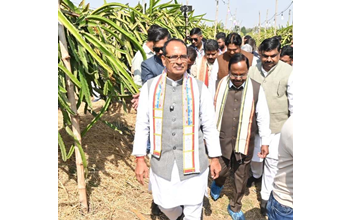 रायपुर : केन्द्रीय कृषि मंत्री श्री शिवराज सिंह चौहान पहुंचे छत्तीसगढ़ के ग्राम गिरहोला एवं खपरी…