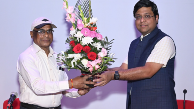 रायपुर : जनसंपर्क विभाग के अपर संचालक श्री जे.एल. दरियो को सेवानिवृत्ति पर दी गई गरिमामय विदाई…