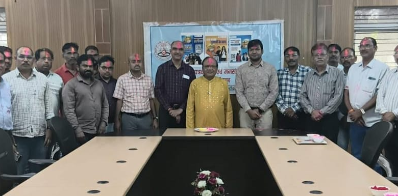 रायपुर : कुशाभाऊ ठाकरे पत्रकारिता विश्वविद्यालय में होली मिलन…