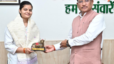 रायपुर : यूपीएससी सिविल सेवा परीक्षा में 35वीं रैंक प्राप्त करने वाली सुश्री वैभवी अग्रवाल को मुख्यमंत्री ने दी बधाई…