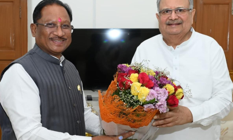 रायपुर : मुख्यमंत्री श्री विष्णु देव साय ने विधानसभा अध्यक्ष डॉ. रमन सिंह से की सौजन्य मुलाकात…