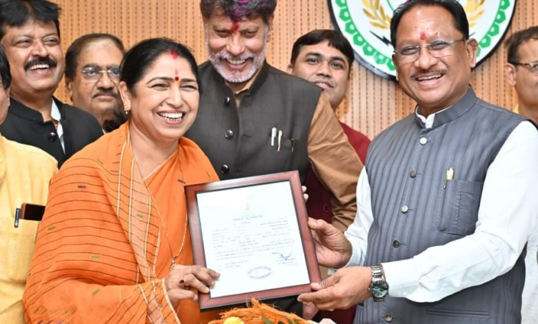 रायपुर : मुख्यमंत्री श्री विष्णु देव साय से नवनिर्वाचित राज्यसभा सदस्य श्रीमती लक्ष्मी वर्मा ने की सौजन्य मुलाकात…