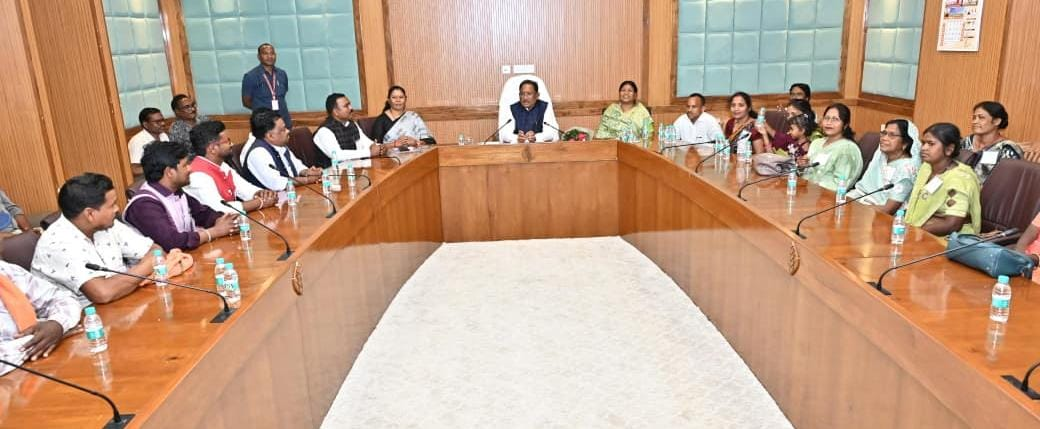 रायपुर : ग्रामीण विकास में सरपंचों की है महत्वपूर्ण भूमिका – मुख्यमंत्री श्री विष्णु देव साय… रायपुर : ग्रामीण विकास में सरपंचों की है महत्वपूर्ण भूमिका – मुख्यमंत्री श्री विष्णु देव साय…