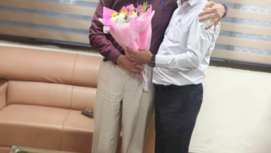 रायपुर : राज्य नीति आयोग के उपाध्यक्ष गणेश शंकर मिश्रा से मुख्यमंत्री के सलाहकार डॉ. धीरेंद्र तिवारी की सौजन्य भेंट…