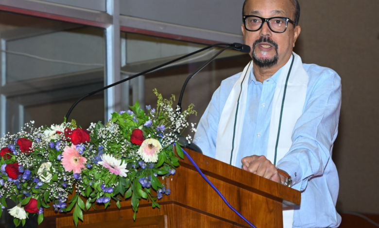 रायपुर : अपनी भावनाओं, दुख और खुशी को व्यक्त करने का सबसे सरल और सशक्त माध्यम हमारी मातृभाषा होती है-श्री डेका…