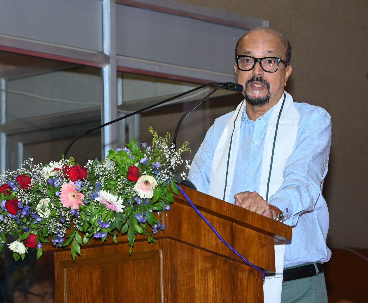 रायपुर : अपनी भावनाओं, दुख और खुशी को व्यक्त करने का सबसे सरल और सशक्त माध्यम हमारी मातृभाषा होती है-श्री डेका… रायपुर : अपनी भावनाओं, दुख और खुशी को व्यक्त करने का सबसे सरल और सशक्त माध्यम हमारी मातृभाषा होती है-श्री डेका…