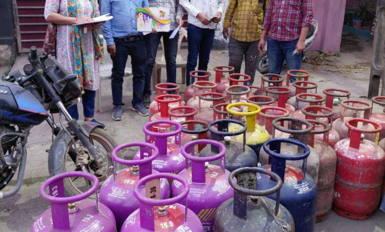 रायपुर :अवैध गैस रिफिलिंग पर जगदलपुर में बड़ी कार्रवाई, भारी मात्रा में सिलेंडर जब्त…