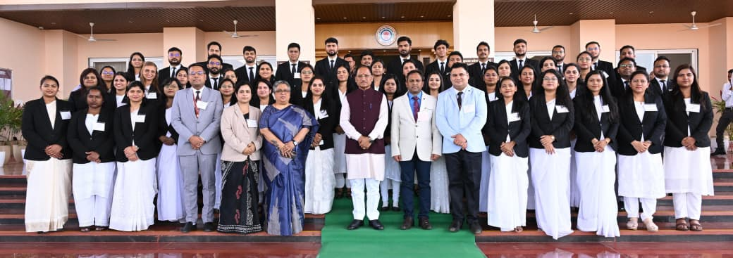 रायपुर : प्रशिक्षु न्यायाधीश लोकतंत्र के तीसरे स्तंभ के रूप में निभाएंगे महत्वपूर्ण भूमिका : मुख्यमंत्री श्री साय… रायपुर : प्रशिक्षु न्यायाधीश लोकतंत्र के तीसरे स्तंभ के रूप में निभाएंगे महत्वपूर्ण भूमिका : मुख्यमंत्री श्री साय…