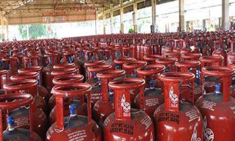 होली से पहले आपकी जेब को झटका, गैस सिलेंडर के बढ़े दाम, हवाई यात्रा भी महंगी… आज से लागू हो गए ये बदलाव… होली से पहले आपकी जेब को झटका, गैस सिलेंडर के बढ़े दाम, हवाई यात्रा भी महंगी… आज से लागू हो गए ये बदलाव…