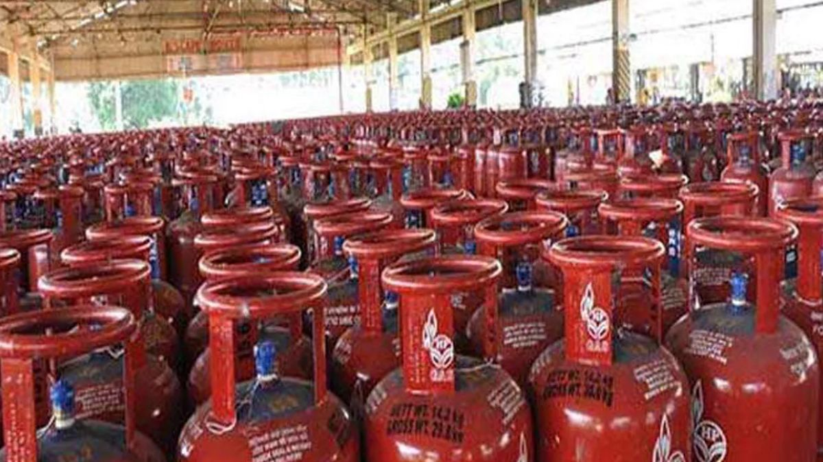 होली से पहले आपकी जेब को झटका, गैस सिलेंडर के बढ़े दाम, हवाई यात्रा भी महंगी… आज से लागू हो गए ये बदलाव… होली से पहले आपकी जेब को झटका, गैस सिलेंडर के बढ़े दाम, हवाई यात्रा भी महंगी… आज से लागू हो गए ये बदलाव…