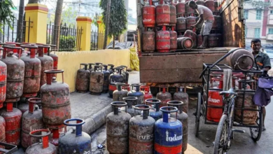 रसोई गैस सिलिंडरों की कालाबाजारी रोकने को तेज हुई पुलिस कार्रवाई, रिफाइनरियों ने 30% उत्पादन बढ़ाया…