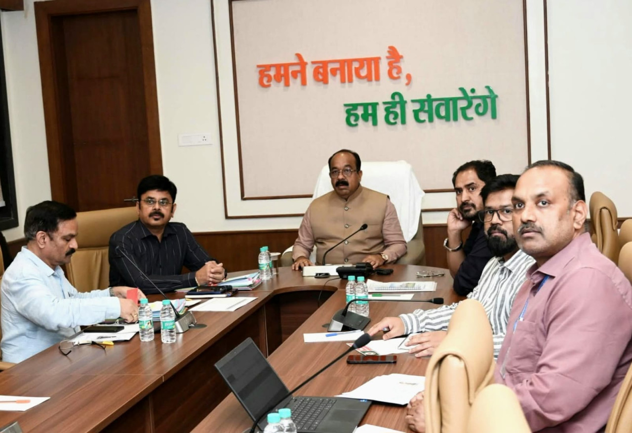 रायपुर : केन्द्रीय जल शक्ति मंत्रालय की वीसी में शामिल हुए उप मुख्यमंत्री श्री अरूण साव… रायपुर : केन्द्रीय जल शक्ति मंत्रालय की वीसी में शामिल हुए उप मुख्यमंत्री श्री अरूण साव…