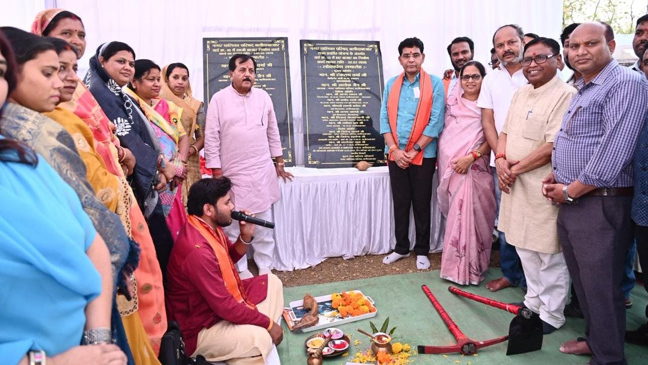 रायपुर : बलौदाबाजार को मिली विकास की नई सौगात : राजस्व मंत्री टंक राम वर्मा ने 32 लाख रुपए से बने हाट बाजार का का किया लोकार्पण…