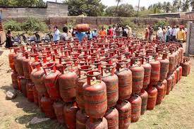 एलपीजी संकट से देश को राहत, कमर्शियल सिलेंडर की आपूर्ति शुरू; सरकार ने किया चेतावनी-ईंधन का स्टॉक न रखें… एलपीजी संकट से देश को राहत, कमर्शियल सिलेंडर की आपूर्ति शुरू; सरकार ने किया चेतावनी-ईंधन का स्टॉक न रखें…