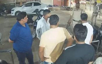 दुर्ग पुलिस ने भाजपा नेता के भाई को पीटा, दिखा-बंदूक के बट से हमला और कॉलर पकड़कर पीछे धकेला; गुंडागर्दी का आरोप…