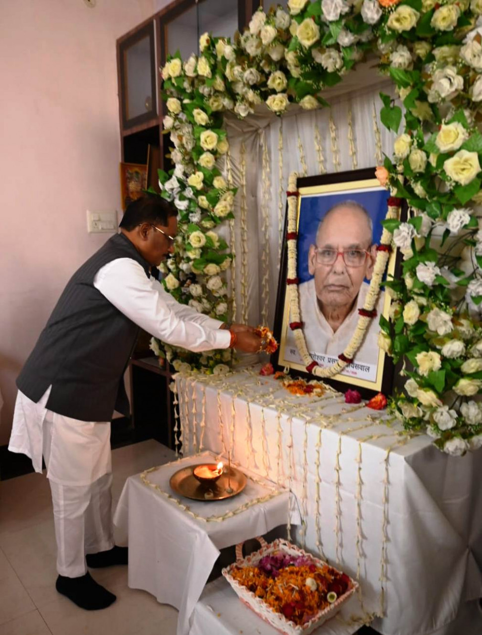 रायपुर : मुख्यमंत्री श्री साय ने रामानुजगंज के श्री ओमप्रकाश जायसवाल के पिताजी के निधन पर सांत्वना देने पहुंचे… रायपुर : मुख्यमंत्री श्री साय ने रामानुजगंज के श्री ओमप्रकाश जायसवाल के पिताजी के निधन पर सांत्वना देने पहुंचे…