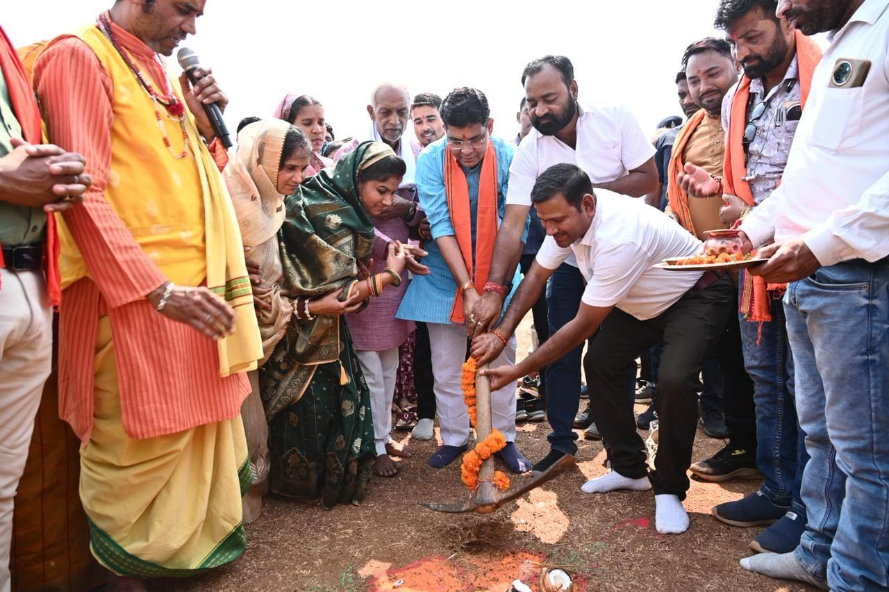 रायपुर : समृद्ध और सुलभ ग्रामीण भारत के लिए मज़बूत आधारभूत संरचना है पुल -मंत्री श्री टंक राम वर्मा… रायपुर : समृद्ध और सुलभ ग्रामीण भारत के लिए मज़बूत आधारभूत संरचना है पुल -मंत्री श्री टंक राम वर्मा…