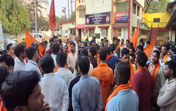 वकील ने लिखा विवादित पोस्ट: ‘हिंदू इबादत क्या जाने, ये लोग काफिर’; रमजान की बधाई देते हुए देवी-देवताओं पर अभद्र टिप्पणी, हिंदू संगठनों ने थाने का घेराव किया, FIR दर्ज…