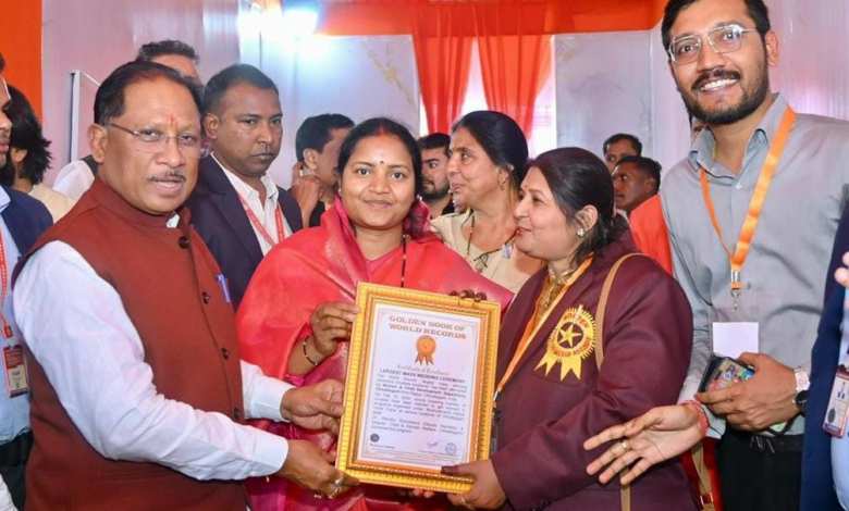 रायपुर : गोल्डन बुक ऑफ वर्ल्ड रिकॉर्ड में दर्ज हुआ छत्तीसगढ़ का सामूहिक विवाह… रायपुर : गोल्डन बुक ऑफ वर्ल्ड रिकॉर्ड में दर्ज हुआ छत्तीसगढ़ का सामूहिक विवाह…
