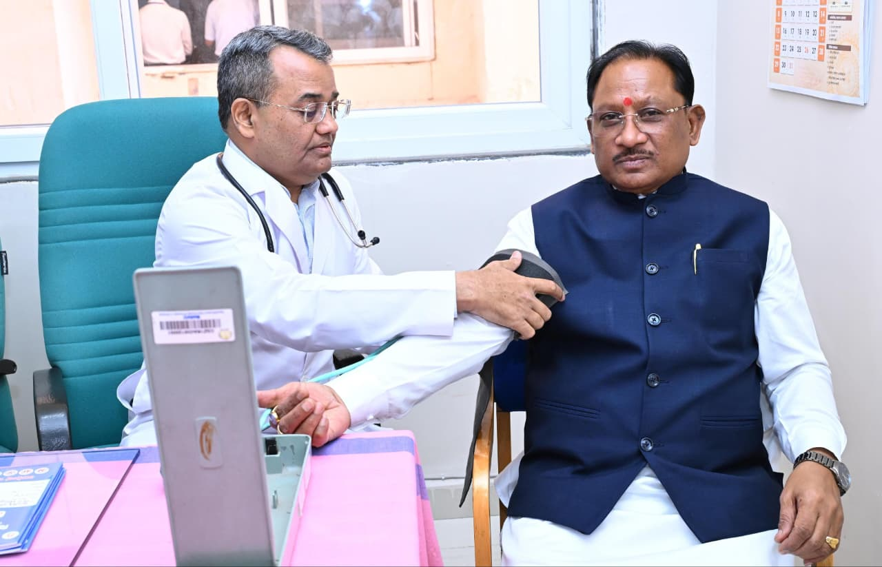 रायपुर : स्वास्थ्य के प्रति जागरूकता का संदेश: मुख्यमंत्री श्री विष्णुदेव साय ने विधानसभा परिसर में तीन दिवसीय स्वास्थ्य शिविर का किया शुभारंभ… रायपुर : स्वास्थ्य के प्रति जागरूकता का संदेश: मुख्यमंत्री श्री विष्णुदेव साय ने विधानसभा परिसर में तीन दिवसीय स्वास्थ्य शिविर का किया शुभारंभ…