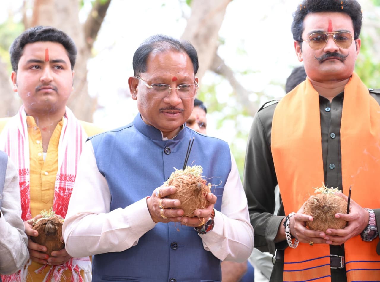 रायपुर : सरहुल उत्सव जनजातीय संस्कृति की विशिष्ट धरोहर, इसे संजोकर रखना हम सबकी जिम्मेदारी – मुख्यमंत्री श्री विष्णु देव साय…