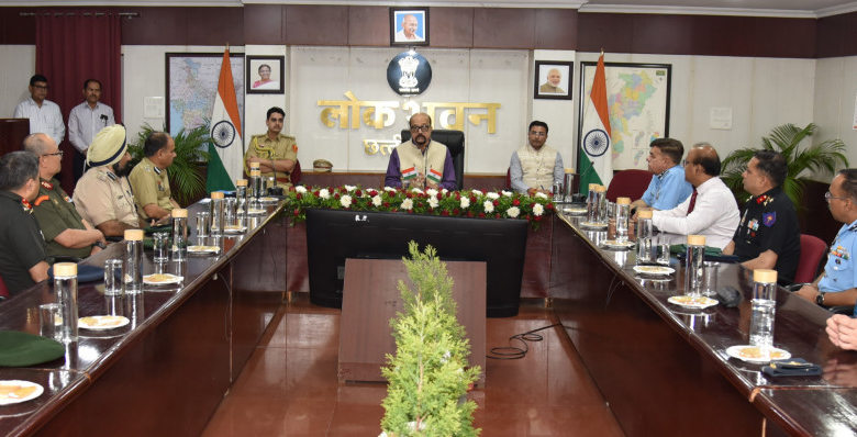 रायपुर : राज्यपाल श्री रमेन डेका से रक्षा महाविद्यालय नई दिल्ली के अध्ययन दल ने की सौजन्य भेंट…