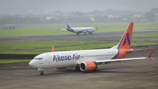 अकासा एयर की मुंबई फ्लाइट ऐन वक्त पर तकनीकी खराबी के चलते हुई कैंसिल, प्रयागराज एयरपोर्ट पर यात्रियों ने किया हंगामा…