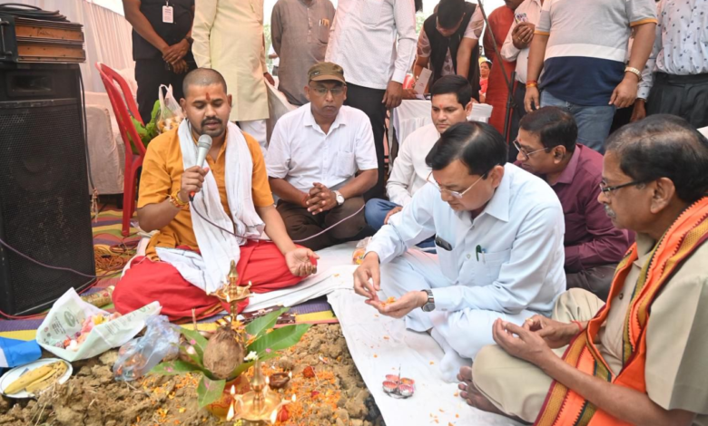 रायपुर : उद्योग मंत्री श्री देवांगन ने श्री चंदपुरिहा कंसोधन वैश्य गुप्ता समाज को सामुदायिक भवन की दी सौगात… रायपुर : उद्योग मंत्री श्री देवांगन ने श्री चंदपुरिहा कंसोधन वैश्य गुप्ता समाज को सामुदायिक भवन की दी सौगात…