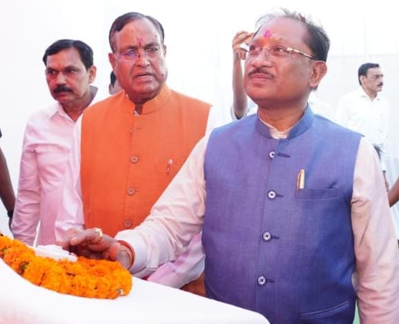 रायपुर : मुख्यमंत्री श्री विष्णुदेव साय ने बड़ादेव की पूजा कर प्रदेशवासियों की सुख-समृद्धि की कामना की…