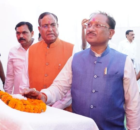 रायपुर : मुख्यमंत्री श्री विष्णुदेव साय ने बड़ादेव की पूजा कर प्रदेशवासियों की सुख-समृद्धि की कामना की…