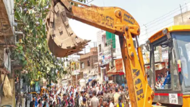 पहाड़ी चौक–शुक्रवारी बाजार रोड चौड़ीकरण: विरोध के बीच चला बुलडोजर, 40 मकान ढहे; अब रोज सख्ती, 3 लाख से ज्यादा लोगों को जाम से राहत…