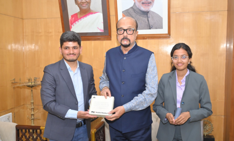 रायपुर : राज्यपाल श्री डेका से यूनीसेफ के इमेजिन वेंचर के प्रथम भारतीय पुरस्कार विजेता ने की सौजन्य भेंट… रायपुर : राज्यपाल श्री डेका से यूनीसेफ के इमेजिन वेंचर के प्रथम भारतीय पुरस्कार विजेता ने की सौजन्य भेंट…