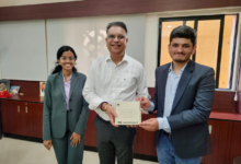 रायपुर : समाज कल्याण सचिव श्री भुवनेश यादव से मिले युवा इनोवेटर रवि किरण; दिव्यांगजनों के सशक्तिकरण के लिए पेश की ‘Navinaut’ और ‘SignX’ तकनीक… रायपुर : समाज कल्याण सचिव श्री भुवनेश यादव से मिले युवा इनोवेटर रवि किरण; दिव्यांगजनों के सशक्तिकरण के लिए पेश की ‘Navinaut’ और ‘SignX’ तकनीक…