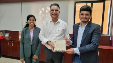 रायपुर : समाज कल्याण सचिव श्री भुवनेश यादव से मिले युवा इनोवेटर रवि किरण; दिव्यांगजनों के सशक्तिकरण के लिए पेश की ‘Navinaut’ और ‘SignX’ तकनीक… रायपुर : समाज कल्याण सचिव श्री भुवनेश यादव से मिले युवा इनोवेटर रवि किरण; दिव्यांगजनों के सशक्तिकरण के लिए पेश की ‘Navinaut’ और ‘SignX’ तकनीक…