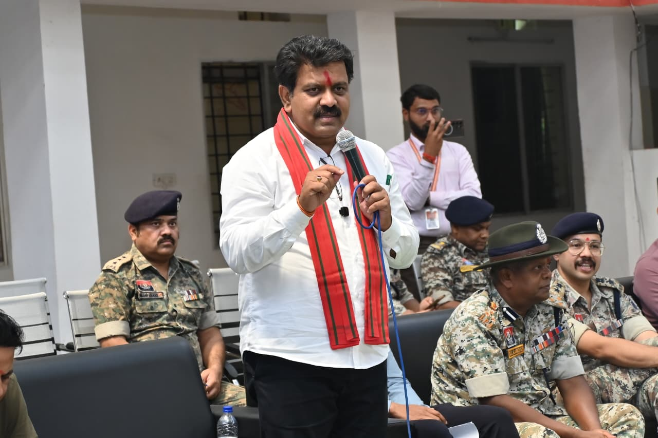 रायपुर : उपमुख्यमंत्री श्री विजय शर्मा ने पुनर्वास केंद्र दंतेवाड़ा में युवाओं से की मुलाकात… रायपुर : उपमुख्यमंत्री श्री विजय शर्मा ने पुनर्वास केंद्र दंतेवाड़ा में युवाओं से की मुलाकात…