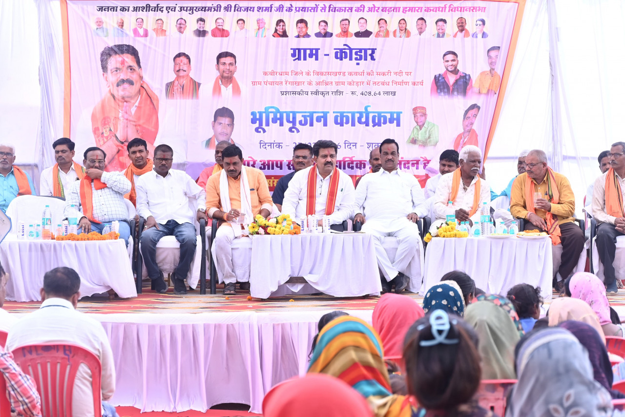 रायपुर : उपमुख्यमंत्री ने 4.08 करोड़ रूपए की लागत के सकरी नदी तटबंध निर्माण का किया भूमिपूजन…