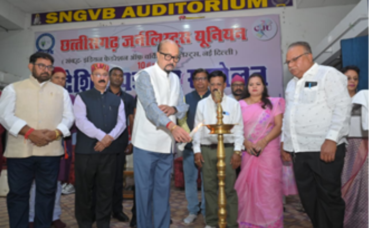 रायपुर : लोकतंत्र के चौथे स्तम्भ को और अधिक सुदृढ़, विश्वसनीय और जनोन्मुखी बनाएं- राज्यपाल श्री डेका…