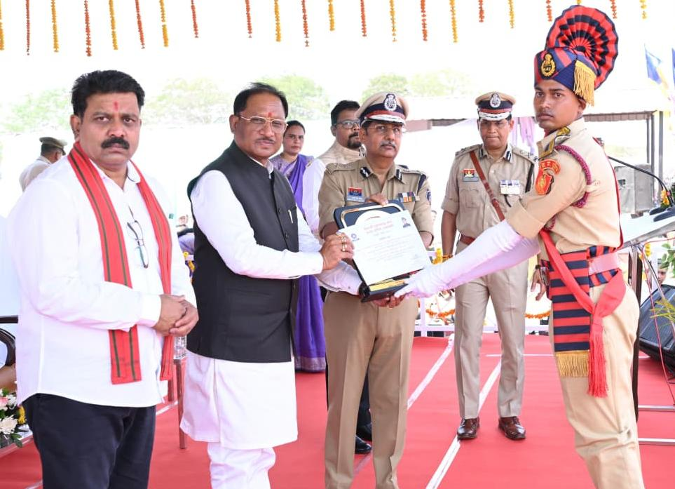 रायपुर : आधुनिक तकनीक के साथ संवेदनशीलता ही नई पुलिसिंग की पहचान है – मुख्यमंत्री…