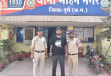 दुर्ग की सब्जी मंडी में नशीली दवाएं बेचते युवक को पुलिस ने किया गिरफ्तार, आरोपी के पास से 72 नशीले कैप्सूल बरामद; न्यायिक हिरासत में भेजा गया…