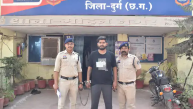 दुर्ग की सब्जी मंडी में नशीली दवाएं बेचते युवक को पुलिस ने किया गिरफ्तार, आरोपी के पास से 72 नशीले कैप्सूल बरामद; न्यायिक हिरासत में भेजा गया…