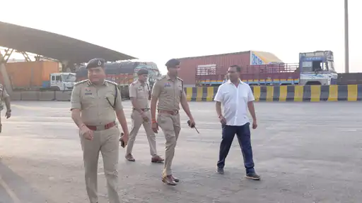 दुर्ग–रायपुर खारून नदी पुल आज रात से बंद: ट्रैफिक रिहर्सल में पुलिस को हुई मशक्कत, डायवर्सन रूट पर लंबा जाम लगा…